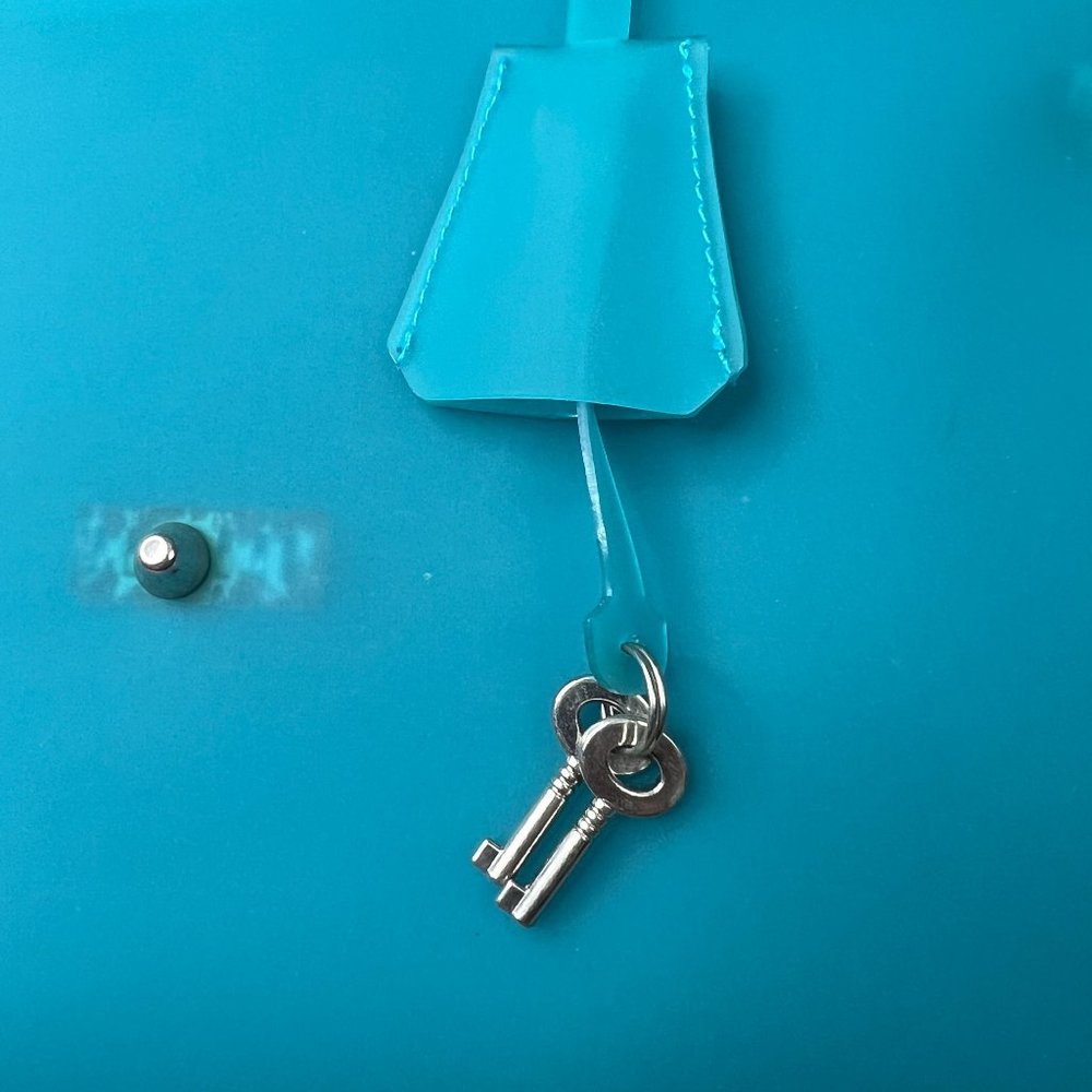 Jelly Tote Blue Green Transparent Purse With Lock and Keys - Picture 9 of 11